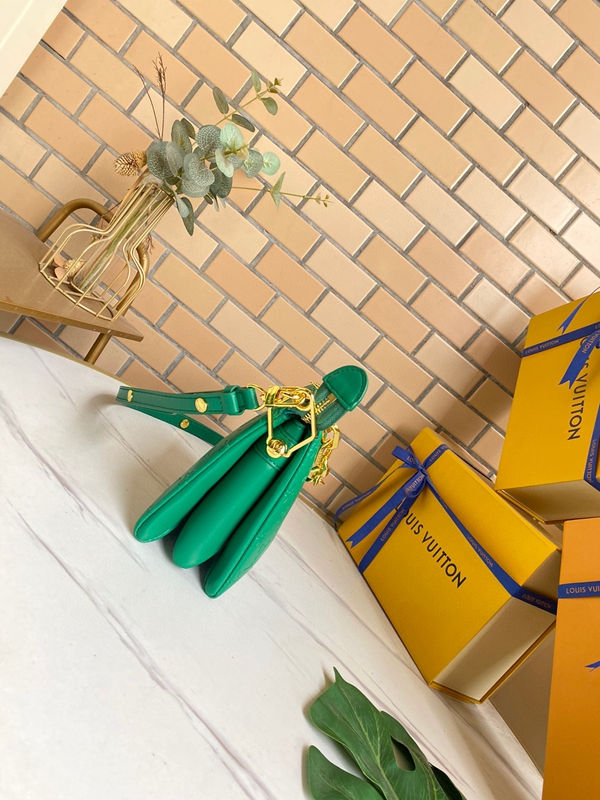 ルイヴィトンバッグ背面デザイン